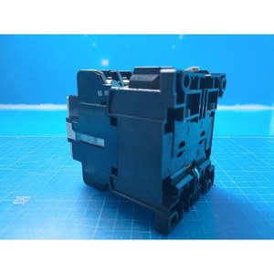 ฟูจิ SC-1N/UD 2NCOTO #   คอนแทคเตอร์กำลังไฟฟ้าอุตสาหกรรมที่ใช้เป็นอะไหล่อุปกรณ์เซมิคอนดักเตอร์แบบดั้งเดิม - Product Image 3