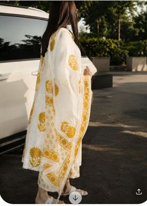 Ensemble de robe longue décontractée pour femmes, style traditionnel indien pakistanais, imprimé floral blanc et jaune, coupe trapèze, avec dupatta - Product Image 4
