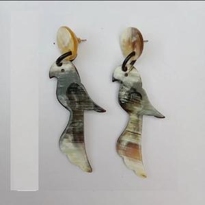 Pendientes de Aro con Forma de Pájaro y Cuerno de Búfalo Hechos a Mano, Joyería Tribal de Inspiración Animal, Ligera y Ecológica para Mujer - Product Image 3
