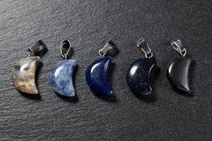 Collar con Colgante de Luna Creciente de Turquesa Natural |   Amuleto de Luna de Cristal |   Joyería de Piedras Preciosas Hecha a Mano |   Decoración del Hogar Feng Shui | - Product Image 4