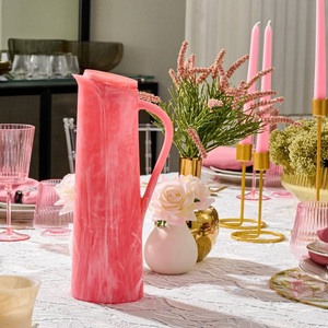 Jarra de Resina Moderna Hecha a Mano con Acabado de Diseño para una Decoración Elegante del Hogar y una Colección Artística - Product Image 3