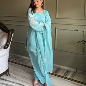 Conjunto de Salwar Kameez Tradicional de Seda para Mujer, para Todas las Temporadas, Ecológico, Corte Regular, Camisa de Manga Larga y Pantalones Anchos - Product Image 1