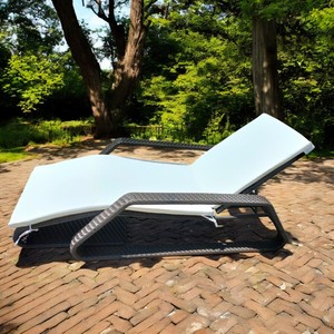 Modern Outdoor Sun Lounger with <b>White</b> <b>Cushion</b> PE Rattan Reclining Chair with Side Table UV Resistant Patio Furniture - Product Image 6