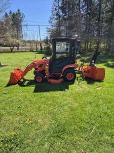 Tractor Kubota Premium al por Mayor con Quitanieves de Alto Rendimiento, Maquinaria Agrícola de Invierno para Trabajo Pesado - Product Image 6