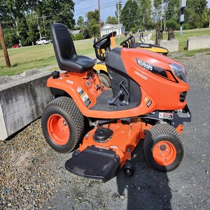 Tractor cortacésped Kubota GR2120 de 21HP, diésel, 4x4, con plataforma de corte eficiente y conducción suave. - Product Image 5