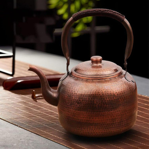 Bouilloire en cuivre pur antique avec poignée et couvercle, bienfaits ayurvédiques pour la santé, bouilloires pour servir le thé et le café à la maison, en cuisine ou sur la table - Product Image 3