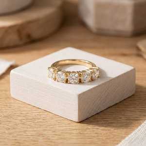 Bague de mariage pour femme en or massif couleur or, design exclusif, 5 diamants, E VVS, taille brillant rond, diamant de laboratoire - Product Image 1