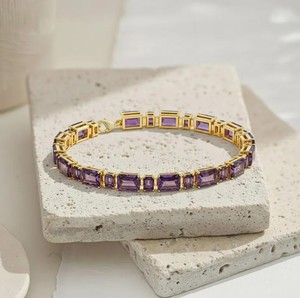 Pulsera de Lujo con Amatista de Corte Radiante en Plata de Ley 925 Chapada en Oro, Certificada por Terceros, Joyería Fina Hecha a Mano - Product Image 3