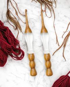 ชุดเข็มโครเชต์ไม้ SOFIYA CRAFT ด้ามจับออกแบบตามหลักสรีรศาสตร์ ขนาด 20 ซม. หนา 3 มม. สำหรับถักไหมพรมและงานเย็บปักถักร้อย - Product Image 1