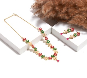 Conjunto de Collar y Pendientes de Joyería Nupcial con Gemas Florales, Esmeralda, Rubí y Perla, Más Vendido - Product Image 2