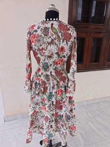 Robe longue bohème multicolore imprimée pour femme en coton premium, confortable, col en V, taille élastique, coupe évasée - Product Image 4