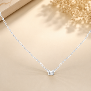 Collier pendentif de luxe pour femme en or blanc 18 carats avec diamant de laboratoire taille émeraude et plaqué rhodium, idéal pour le quotidien - Product Image 4
