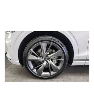 Genesis GV70 2.5T 2024 Gasolina AWD con 10,832 km, Volante a la Izquierda, Caja de Cambios Automática, Asientos de Cuero, Cámara Trasera - Product Image 5