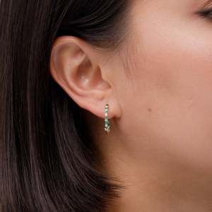 Boucles d'oreilles créoles inversées en or jaune 14 carats avec émeraude et diamant, taille ronde, bijoux fins, fabricant ODM, cadeau pour femme - Product Image 3