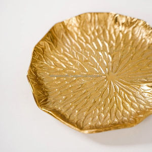 Plateau en métal artisanal en forme de feuille – L'organisateur idéal pour les petits objets et les accessoires décoratifs - Product Image 2