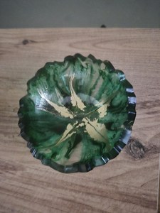 ชามเรซิ่นสีเขียวทำมือ รูปทรงกลีบดอกไม้ ของตกแต่งกลางโต๊ะ ชามศิลปะสีรุ้ง ของตกแต่งบ้านที่ไม่เหมือนใคร |   ของขวัญ - Product Image 2