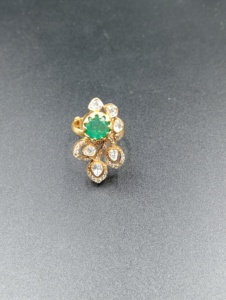 แหวนค็อกเทลรูปดอกไม้ประดับมรกตคู่สีเขียวชุบทองคำขาว 18K รุ่น SM-708 จาก Amaira Jewels สำหรับผู้หญิง ประจำเดือนพฤษภาคม - Product Image 1