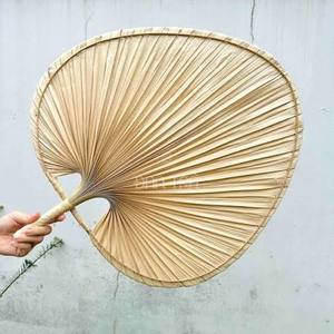 Éventail en feuilles de palmier naturelles, fait main, traditionnel vietnamien, éventail rafraîchissant, écologique, durable, décoratif, vente en gros - Product Image 1