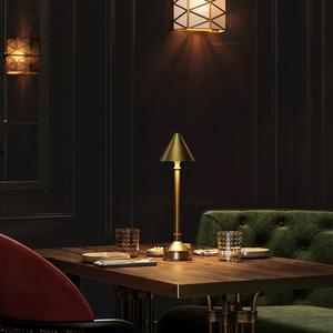 โคมไฟตั้งโต๊ะทองเหลืองแท้พร้อมดีไซน์โบราณและฐานหินอ่อนสำหรับตกแต่งภายในอย่างหรูหรา - Product Image 4