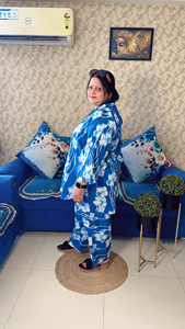 ชุดเซ็ตทำงานผ้าฝ้ายแท้พิมพ์ลายดอกไม้สำหรับผู้หญิง |   กางเกงขาสั้นเหนือเข่า |   ระบายอากาศได้ดี |   กระเป๋าข้างเดียว |   ขนาดต่างๆ - Product Image 4