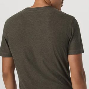 T-shirt moderne à col en V de conception haut de gamme pour hommes, tissu extensible, confortable pour un usage quotidien, pour les commandes en gros, design / logo décontracté - Product Image 5