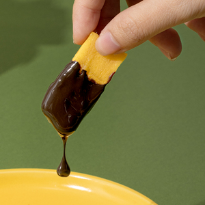 High Quality Solid Semi-Sweet <b>Chocolate</b>-dipped Dried Mango From Vietnam 90g Box ISO Certified OEM/ODM for Retailing - Product Image 6