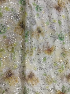 Tissu en soie brodé de perles lourdes pour robes de mariée Lehenga et vêtements de créateurs, disponible dans le monde entier au meilleur prix - Product Image 2