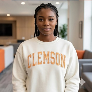 เสื้อสเวตเชิ้ตคอกลมโอเวอร์ไซส์สีเขียว Clemson สำหรับผู้หญิง ขายส่ง เสื้อสเวตเชิ้ตคอกลมโอเวอร์ไซส์ พิมพ์ลายกราฟิกตามสั่ง สไตล์วาร์ซิตี้ - Product Image 2