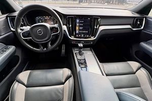 OFFRE JUSTE 2020 V60 T5 R-DESIGN - Product Image 2