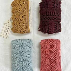 ผ้าลูกไม้กีปัวร์ปักลายสีสันสดใส ขนาด 35 มม. คุณภาพพรีเมียม เป็นมิตรต่อสิ่งแวดล้อม ผลิตจากโพลีเอสเตอร์ เหมาะสำหรับงาน DIY เสื้อผ้า รองเท้า และกระเป๋า - Product Image 1