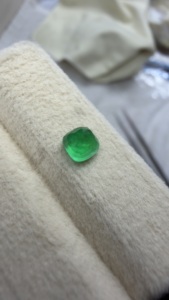 Esmeralda Colombiana Natural Certificada Excelente, Corte Cuadrado Cojín, con un Buen Color Verde, Gema Suelta de Calidad, 0.60 Quilates - Product Image 5