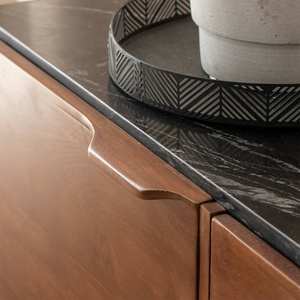 Buffet en marbre noir et bois de manguier Vandana Sereno Mira - Product Image 3