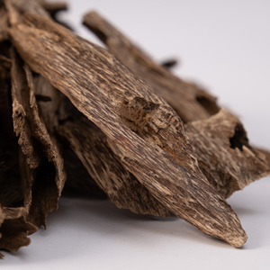 Oud Wood for Bakhoor Burning – Strong Aroma, Clean Burning – Bulk Export Packing - Product Image 3