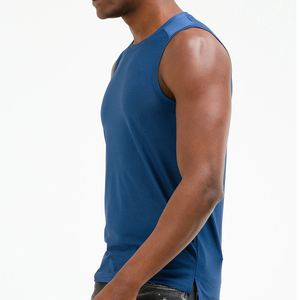 Débardeur de musculation pour homme en maille respirante avec logo personnalisé, 100 % polyester, pour la gym et l'entraînement, vente en gros OEM - Product Image 2