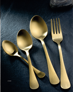 Couverts lumineux de signature, redéfinissant l'élégance royale moderne pour les repas, avec un prestige lumineux sur la table. - Product Image 4