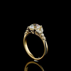 Bague de mariage vintage en or massif 14 carats avec diamant rond certifié IGI de 1,5 carat et accent marquise, bande feuille, bague fine - Product Image 4