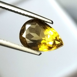 Tourmaline Jaune Doré Naturel Taillée en Poire 7mm x 4mm Zambie 2.15 Carats Effet Feu pour la Fabrication de Bijoux Pierres Précieuses Saphir - Product Image 2