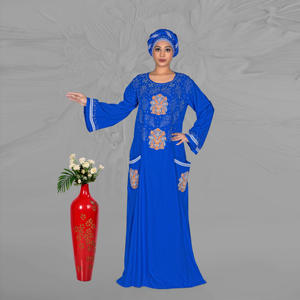 Kaftan en rayonne brodé avec motifs décoratifs sur le devant, détails élégants des manches, accentuation des poches latérales et longueur au sol gracieuse - Product Image 5