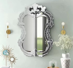 Espejo de Pared Veneciano de Lujo sin Marco con Cristal Biselado Intrincadamente Tallado, Motivos Florales Decorativos y Acabado Refinado - Product Image 1