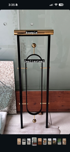 Vente en gros de balustres contemporains en fer noir et or avec design en laiton pour escaliers résidentiels et commerciaux de luxe - Product Image 2