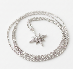Collar con Colgante de Estrella del Norte en Oro Sólido de 10K/14K, Minimalista y de Lujo, con Diamantes Celestiales, un Regalo de Navidad Ideal - Product Image 3