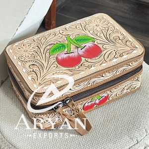 Organisateur de bijoux personnalisé en cuir de vachette véritable, étui de rangement élégant pour bijoux, motif floral gravé, cerise, pour femmes - Product Image 1