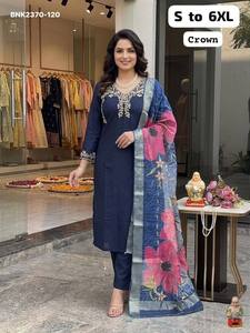 Seda romana de alta calidad con trabajo artesanal Khatli y bordados en el puño y el borde de las mangas, Kurti-Pantalón-Dupatta con flores, exportador indio. - Product Image 3