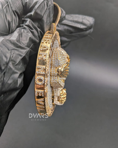 Colgante de tres calaveras sabias de Plata de ley 925 bañado en oro con Moissanita helada, medallón con la inscripción 'Oír, Hablar, No Ver Mal', Dvars Diamond Luxury - Product Image 5