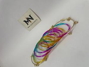 MN EXPORTS Juego de Brazaletes de Resina, Color Arcoíris, Joyería Redonda de Moda para Mujeres y Niñas - Product Image 3