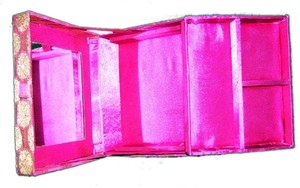 Bolso de Regalo Navideño Rectangular Bordado a Mano con Diseño de Flores en Rosa Dorado (6" Ancho x 6" Largo x 3" Alto) - Product Image 4