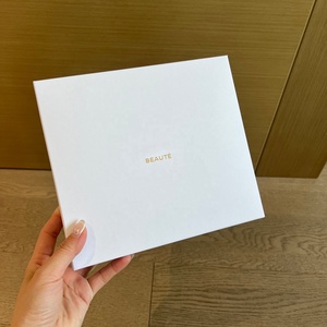 Sacs GWP de la boutique de beauté, sacs à main en peluche pour femmes, sacs fourre-tout mini classiques blancs en édition limitée de Noël - Product Image 5