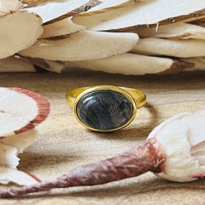 Anillo de Latón con Labradorita de Estilo Lujoso, Diseño Vintage, Chapado en Oro de 18k, Ajustable, Estilo Boho, Diseño Ovalado, Anillo para Mujer - Product Image 1