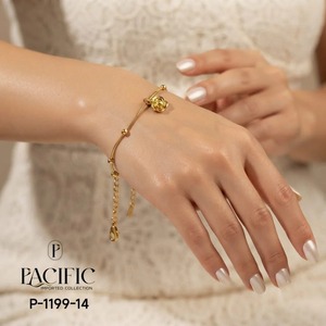 Bracelet à breloques rose doré anti-ternissement très demandé, bijou floral élégant et tendance pour femme, idéal pour le quotidien, cadeau en promotion - Product Image 1