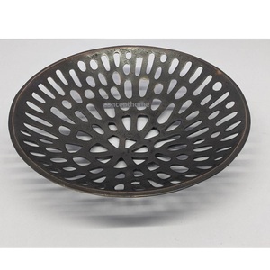 Bandeja Redonda Hecha a Mano de Aluminio Plateado, Plato Decorativo de Metal con Diseño de Pétalos, Decoración para el Hogar, Forma Novedosa - Product Image 1